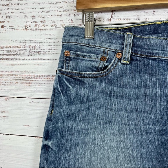 Lucky Brand Button Fly Light Wash Sweet Dream Capris - Picture 2 of 16